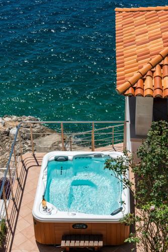 Villa K Dubrovnik - Five Bedroom Villa With Private Sea Access