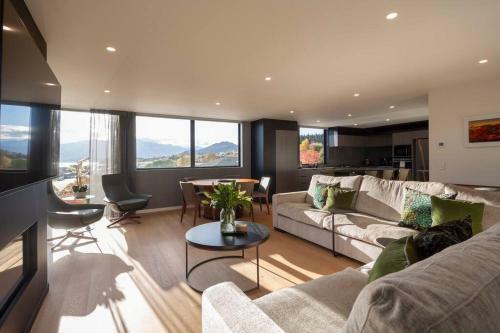 Luxury Wanaka Villa- Stunning Views-walk To Town