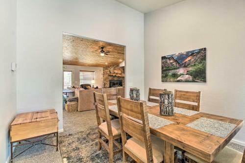 Modern Show Low Cabin Retreat With Deck And Grill