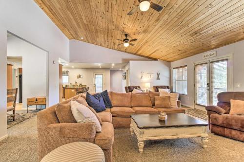 Modern Show Low Cabin Retreat With Deck And Grill