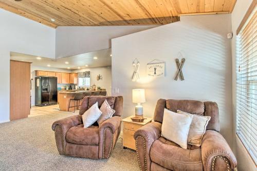 Modern Show Low Cabin Retreat With Deck And Grill