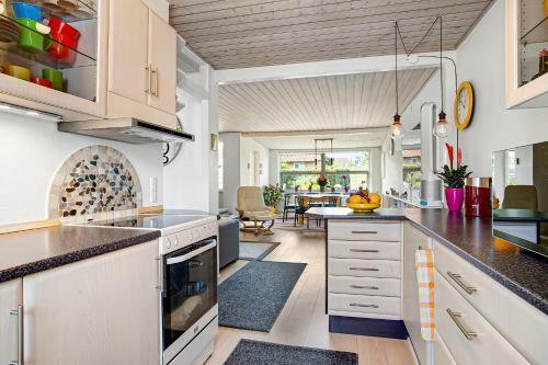 Fredelig Overnatning Ved Sundet Og N�rrestrand S�
