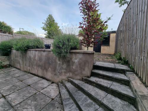4 Bed 2 Bathroom House With Garden And Parking