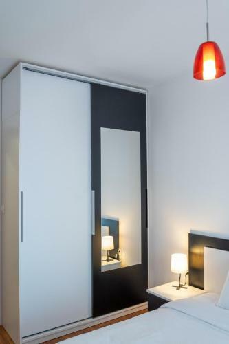 Sunny 1bdr Apartment Near Center - Free Parking