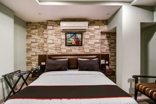 Collection O 50306 Hotel Silver Oak Green Garden Rd