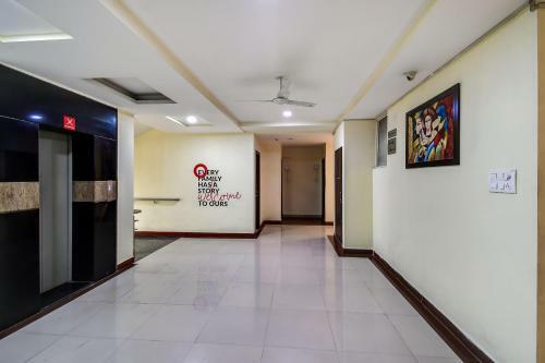 Collection O 50306 Hotel Silver Oak Green Garden Rd