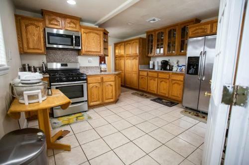 Spectacular 4br Home On 2 Acre Estate