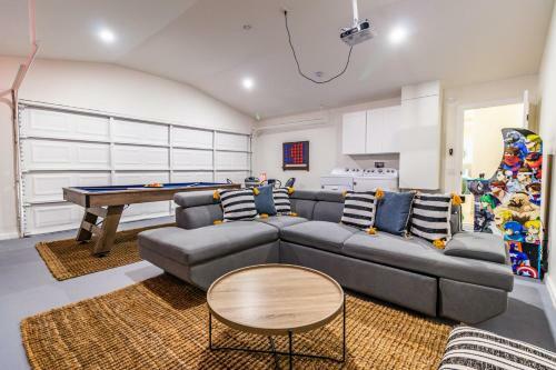 Utopic Villa Sunset Pool + Game Room Perfect For Large Groups