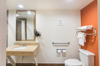 Hotel Quality Inn East