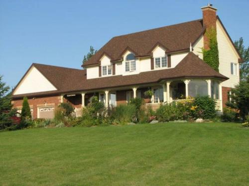 Clearview Station & Caboose B&B