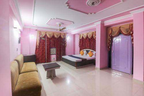 Spot On 64059 Hotel Raj Palace
