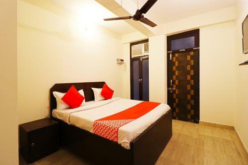 Hotel Oyo 60914 Crb Palace