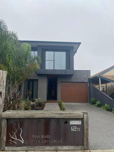 Villa Mckinnon Luxury Moderm Home Three Bedroom