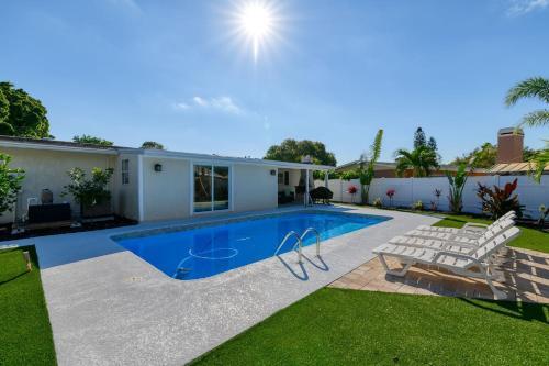 Fully Remodeled Pool Home Less Than 5 Miles To Beach Home
