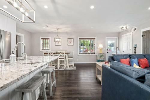 Fully Remodeled Pool Home Less Than 5 Miles To Beach Home
