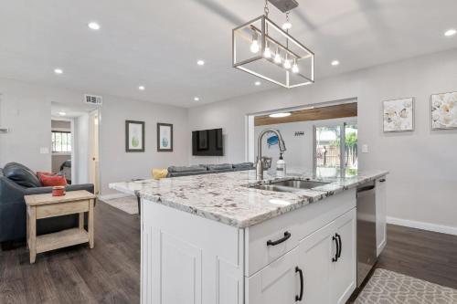 Fully Remodeled Pool Home Less Than 5 Miles To Beach Home
