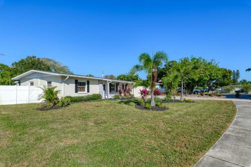 Fully Remodeled Pool Home Less Than 5 Miles To Beach Home