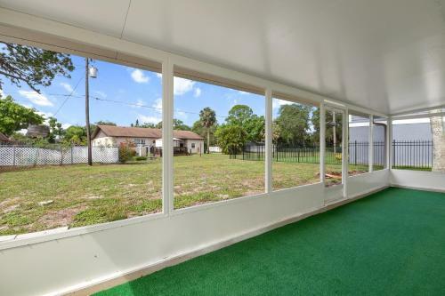 Sunshine On The River 3 Bedroom Waterfront Property Home