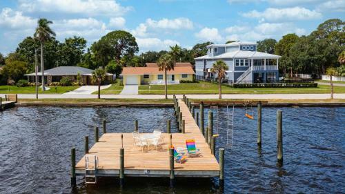 Sunshine On The River 3 Bedroom Waterfront Property Home