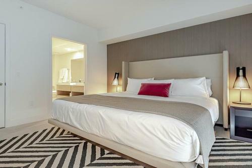 5 Amenities Luxury 3brcorner Balcony Wpanor View