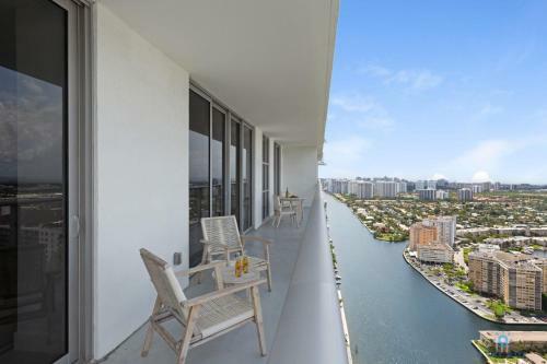 5 Amenities Luxury 3 Br Front Intercostal View
