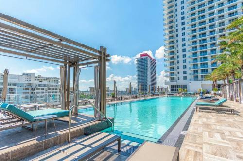 5 Amenities Luxury 3 Br Front Intercostal View