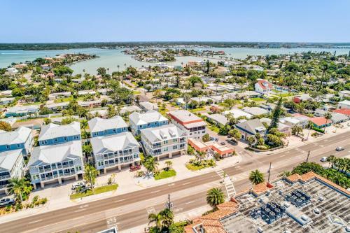 Redington Townhouse- Beach Luxury, Amazing Location