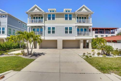 Redington Townhouse- Beach Luxury, Amazing Location