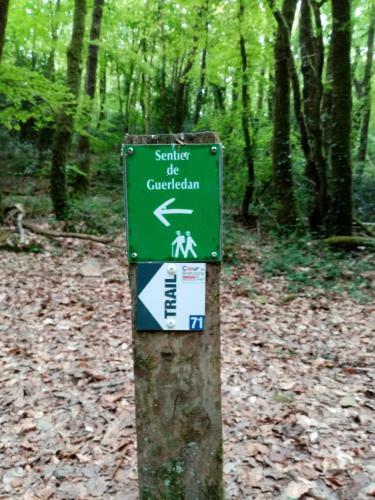 Hostal G�te Familial � Caurel, Lac de Guerl�dan
