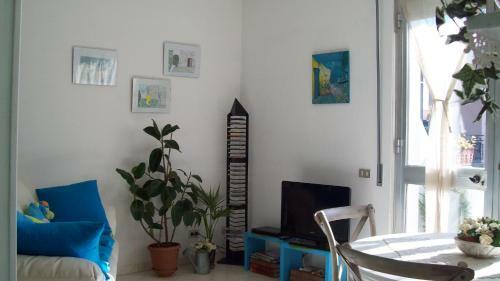 Sunny Seaside Apartament