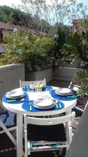 Sunny Seaside Apartament