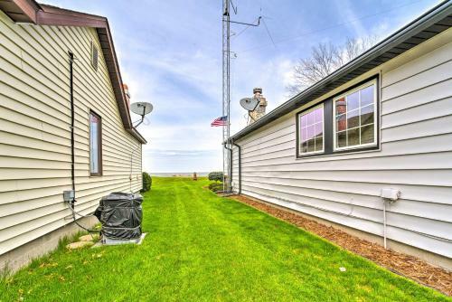 Bay City Home With Deck And Grill - Walk To Beach
