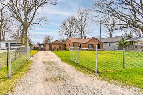 Bay City Home With Deck And Grill - Walk To Beach