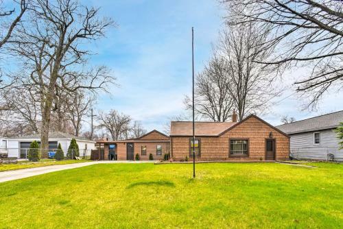 Bay City Home With Deck And Grill - Walk To Beach