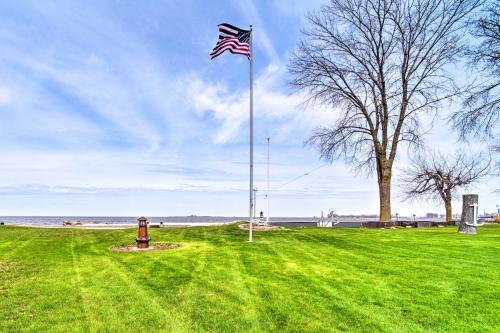 Bay City Home With Deck And Grill - Walk To Beach