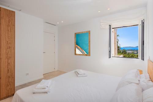 Luxury Mountain Villa With Sea Views For 12 Guests