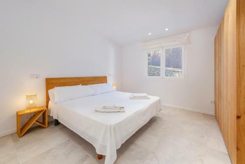 Luxury Mountain Villa With Sea Views For 12 Guests