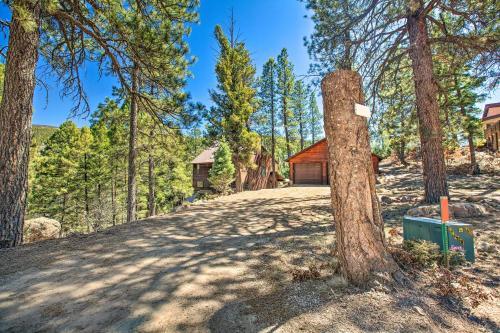 Spacious Home With Hot Tub, Sunroom And Views!