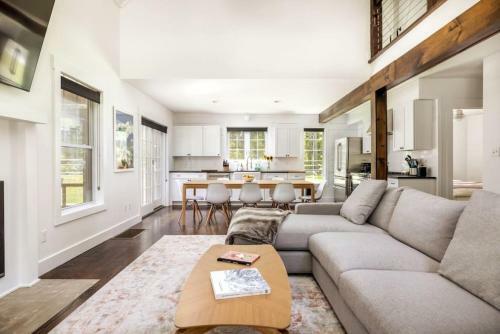 New Paradise In Woodstock With Pool