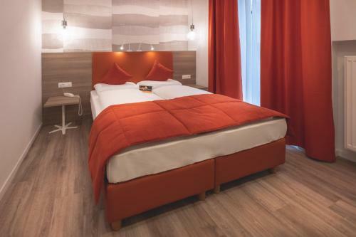 Schlosshof Charme Resort ? Hotel & Camping