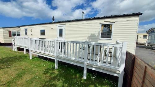 Fab 3 Bedroom Caravan Sleeps 8 Close To The Beach