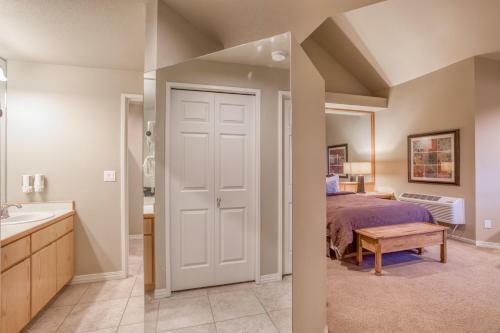Hotel River Ridge 414b