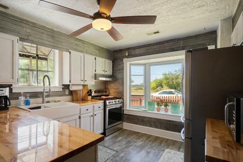 Captains Quarters By The Bay Cottage