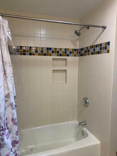 Newly Renovated 2 Bedroom Ranch Style Home
