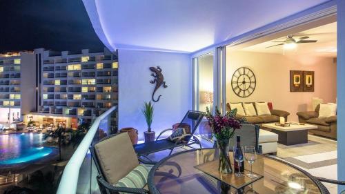Breathtaking Villa Magna Beachfront Condo, 3 Bedrm Sleeps 6