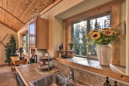 Lazy Moose Cabin With Wraparound Deck And Privacy!