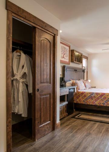 Bed & Breakfast Clear Creek Inn