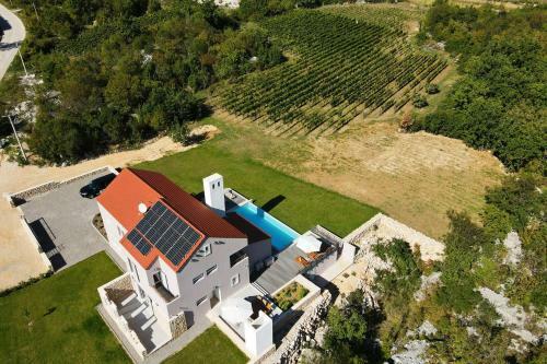 Villa Jure With Heated Pool And Electric Vehicle Station