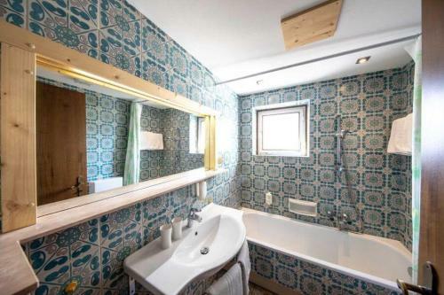 Solaia Hotel & Guesthouse
