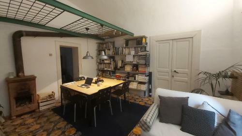 Hostal Room In Villa - Dimora Aganoor Business Suite